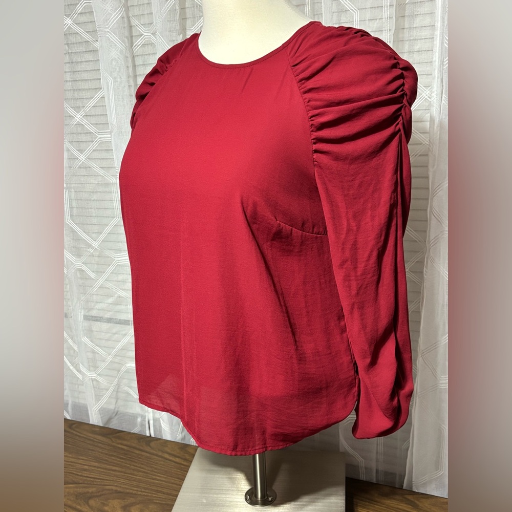 Who what wear XXL long sleeve red top w/ruched puff shoulders 27”L 23” p2p